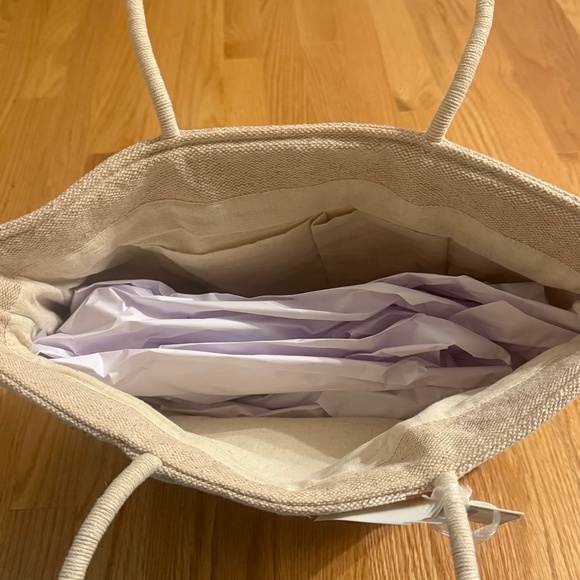 Viral Beaded Strawberry Tote Bag - Picture 4 of 8